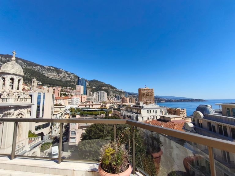 apartment 5 Rooms for sale on MONACO (98000)