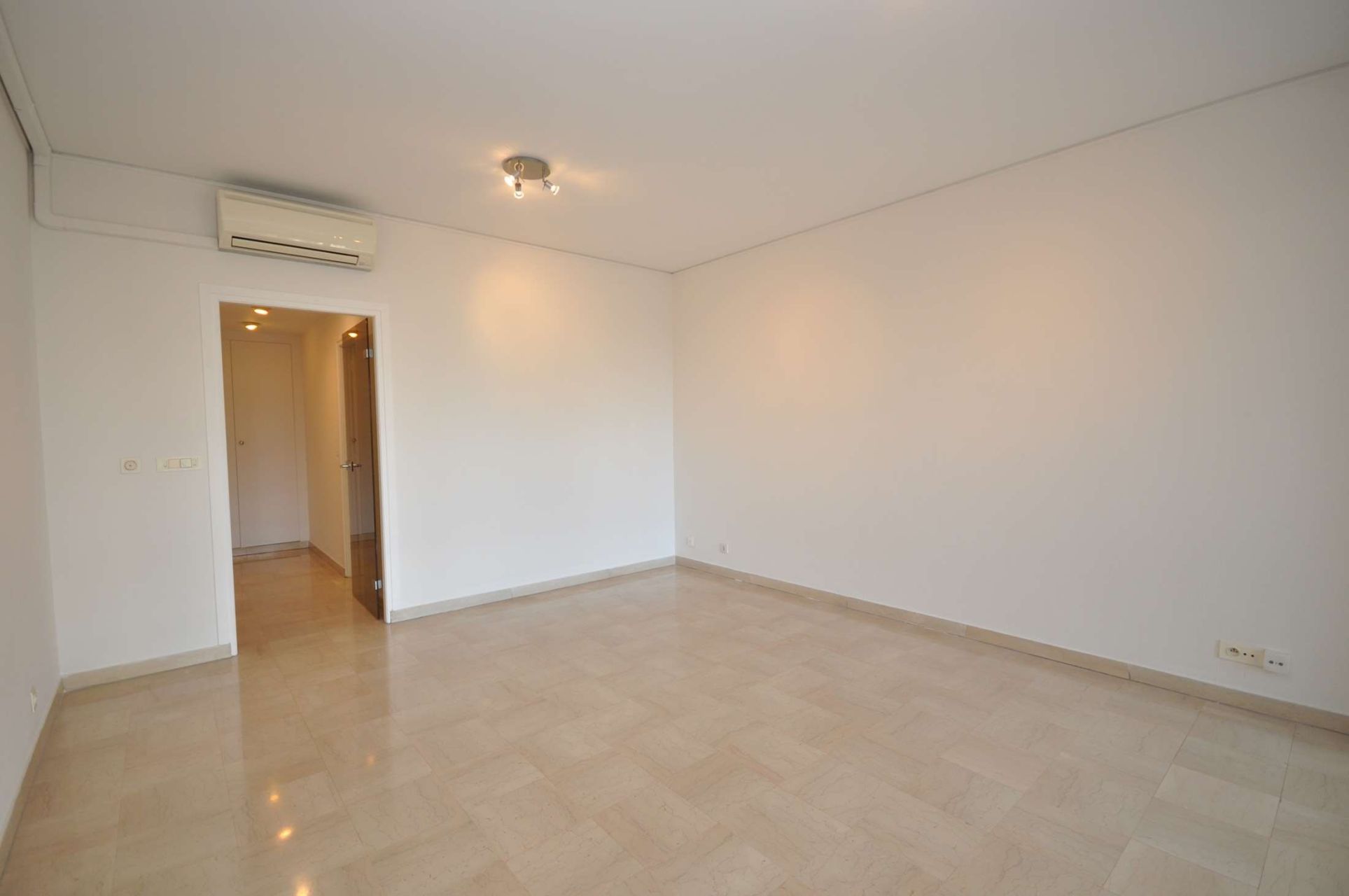 apartment 1 room for rent on MONACO (98000)