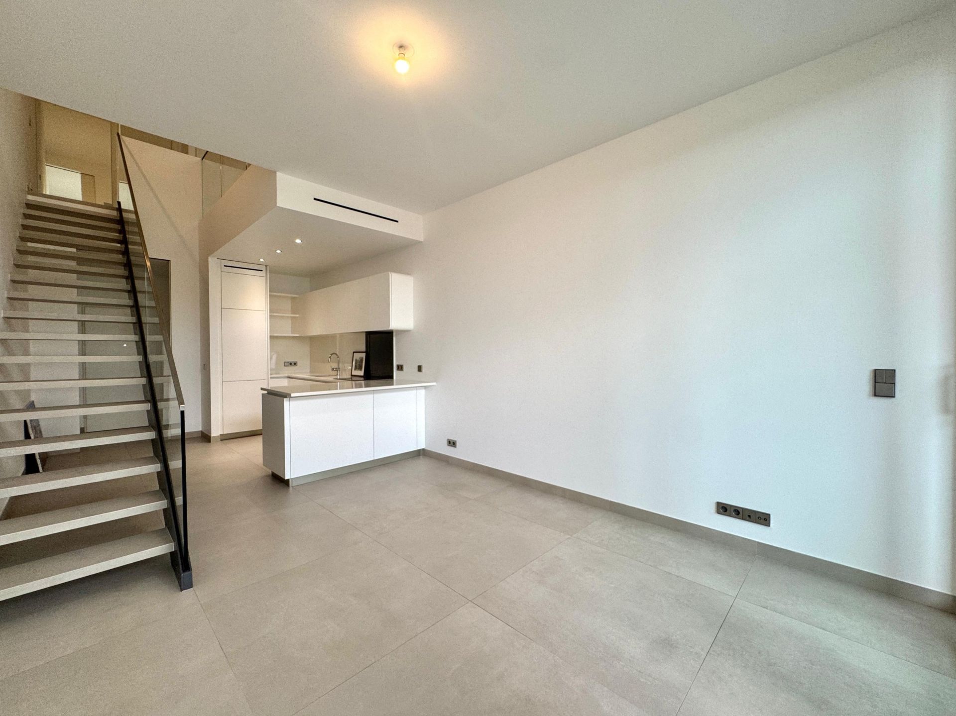 apartment 2 Rooms for rent on MONACO (98000)