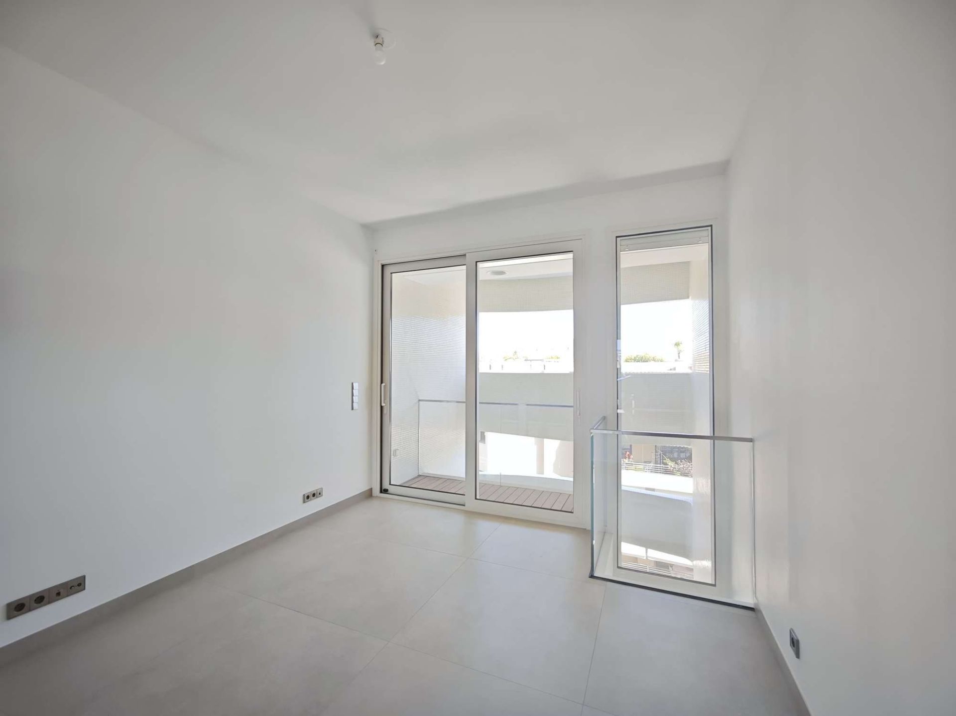 apartment 2 Rooms for rent on MONACO (98000)
