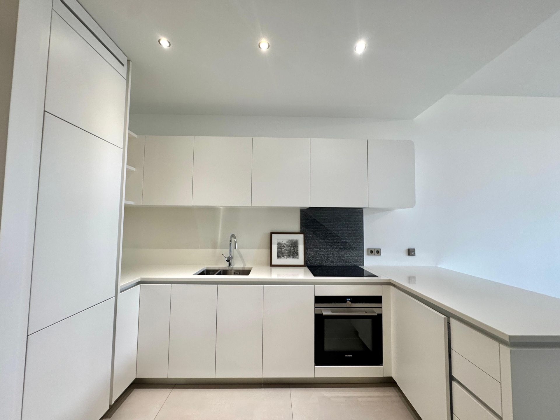 apartment 2 Rooms for rent on MONACO (98000)