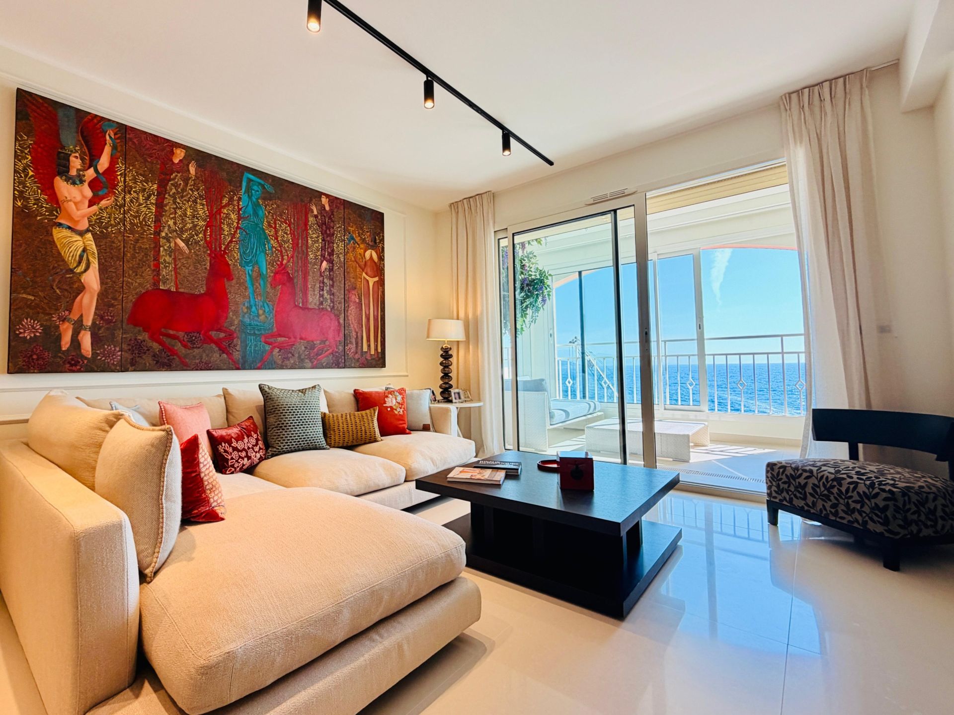 apartment 3 Rooms for rent on MONACO (98000)
