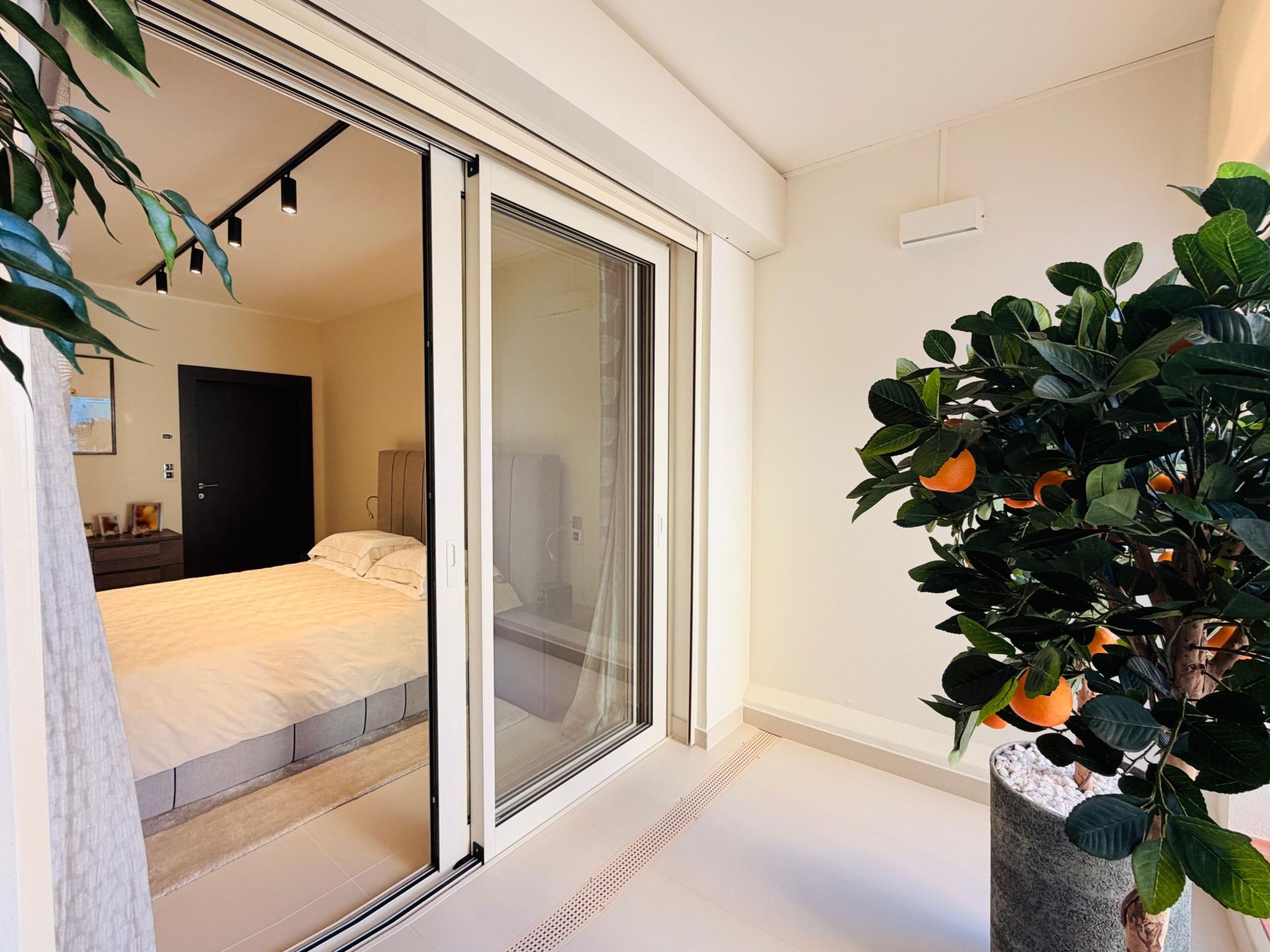 apartment 3 Rooms for rent on MONACO (98000)
