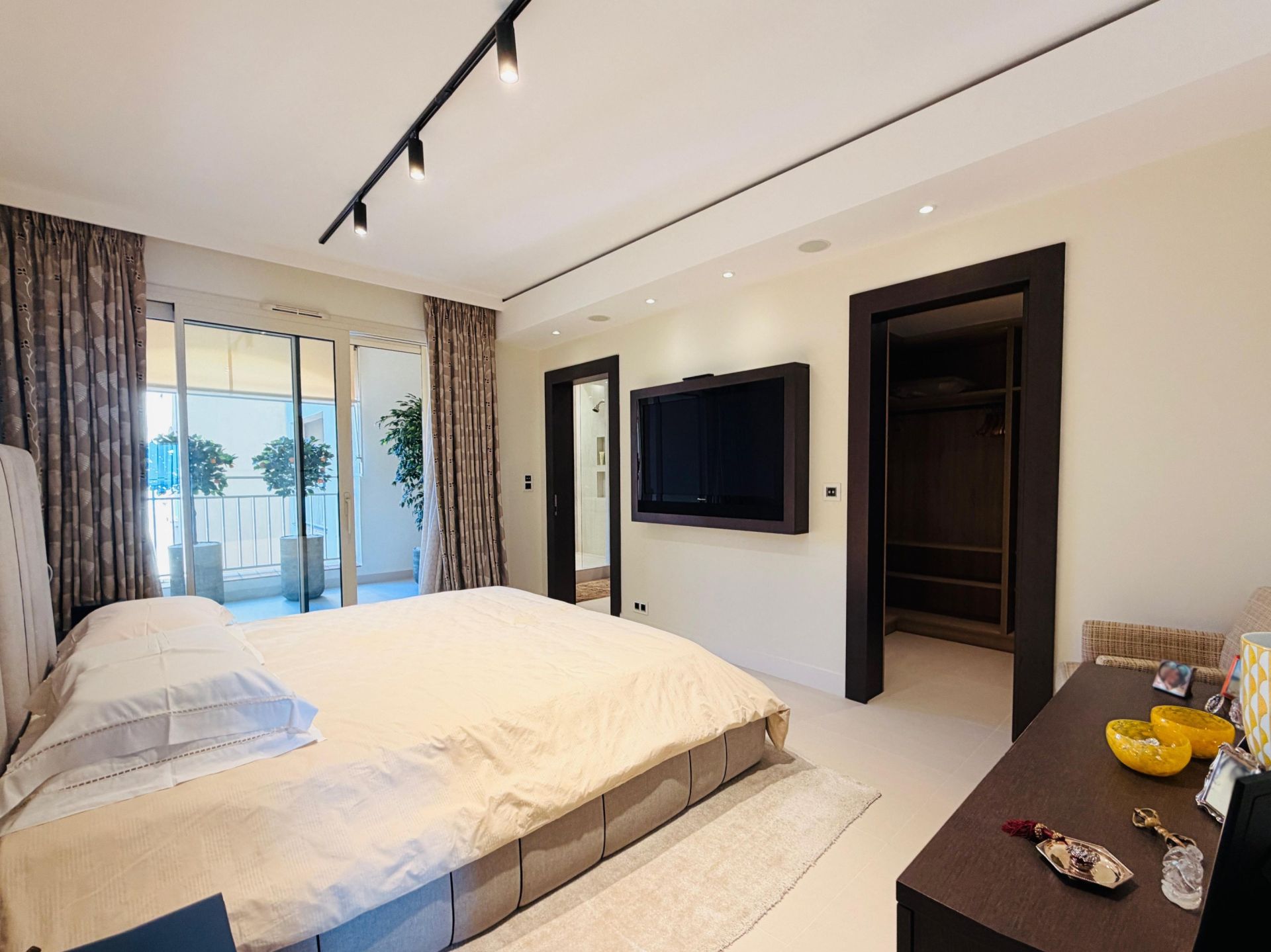 apartment 3 Rooms for rent on MONACO (98000)