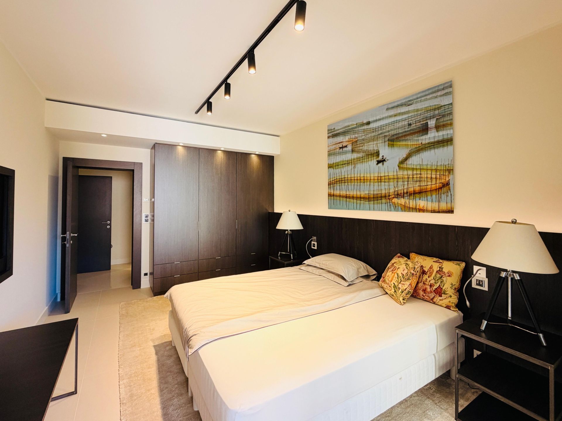 apartment 3 Rooms for rent on MONACO (98000)