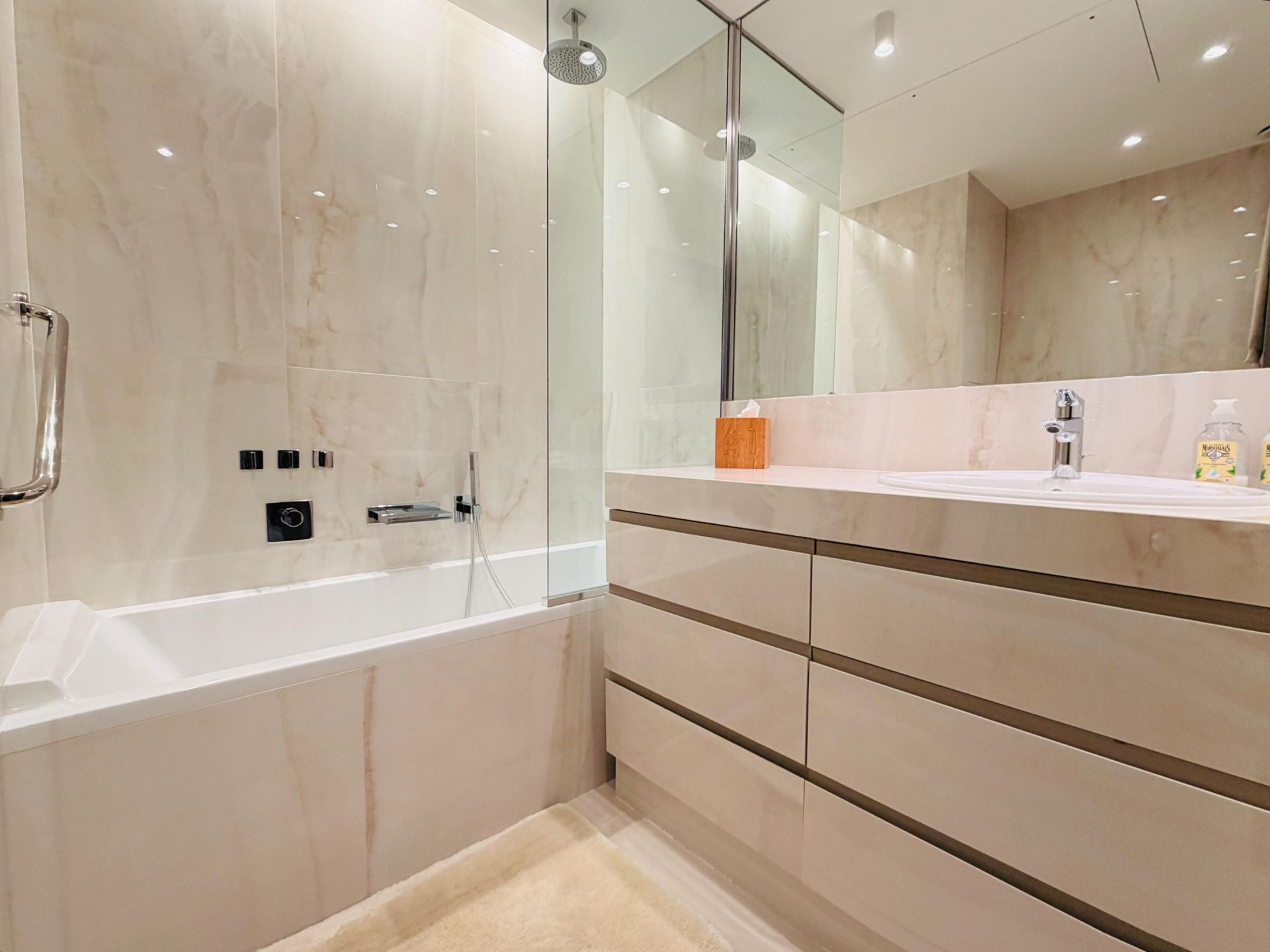apartment 3 Rooms for rent on MONACO (98000)