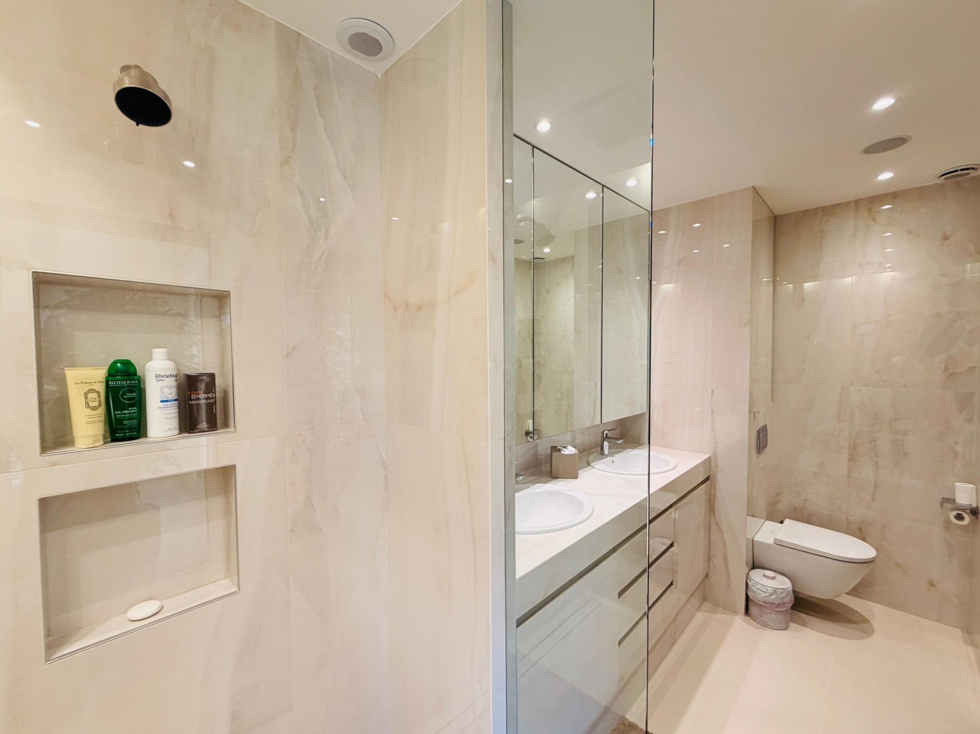 apartment 3 Rooms for rent on MONACO (98000)