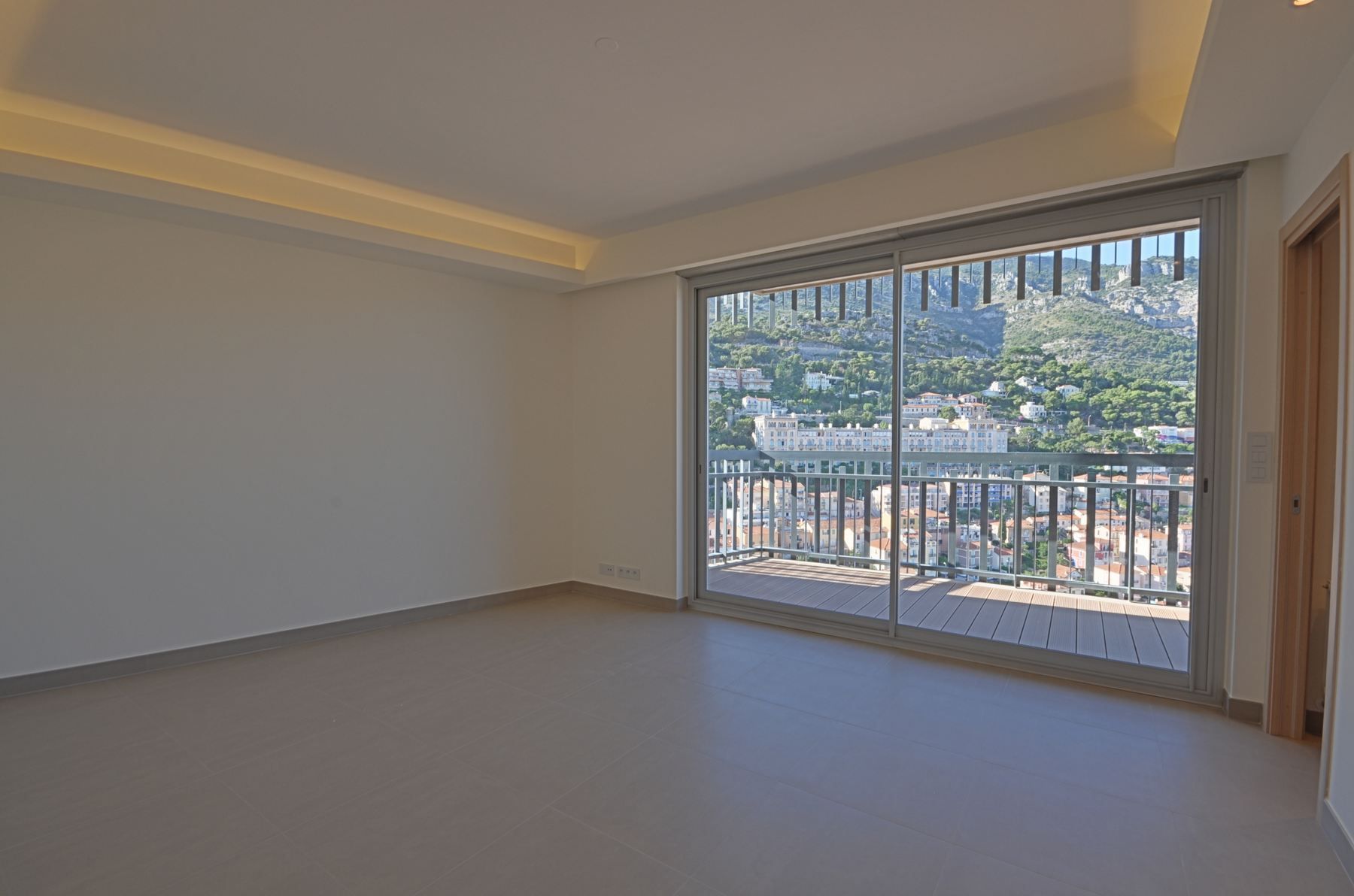 apartment 2 Rooms for rent on MONACO (98000)