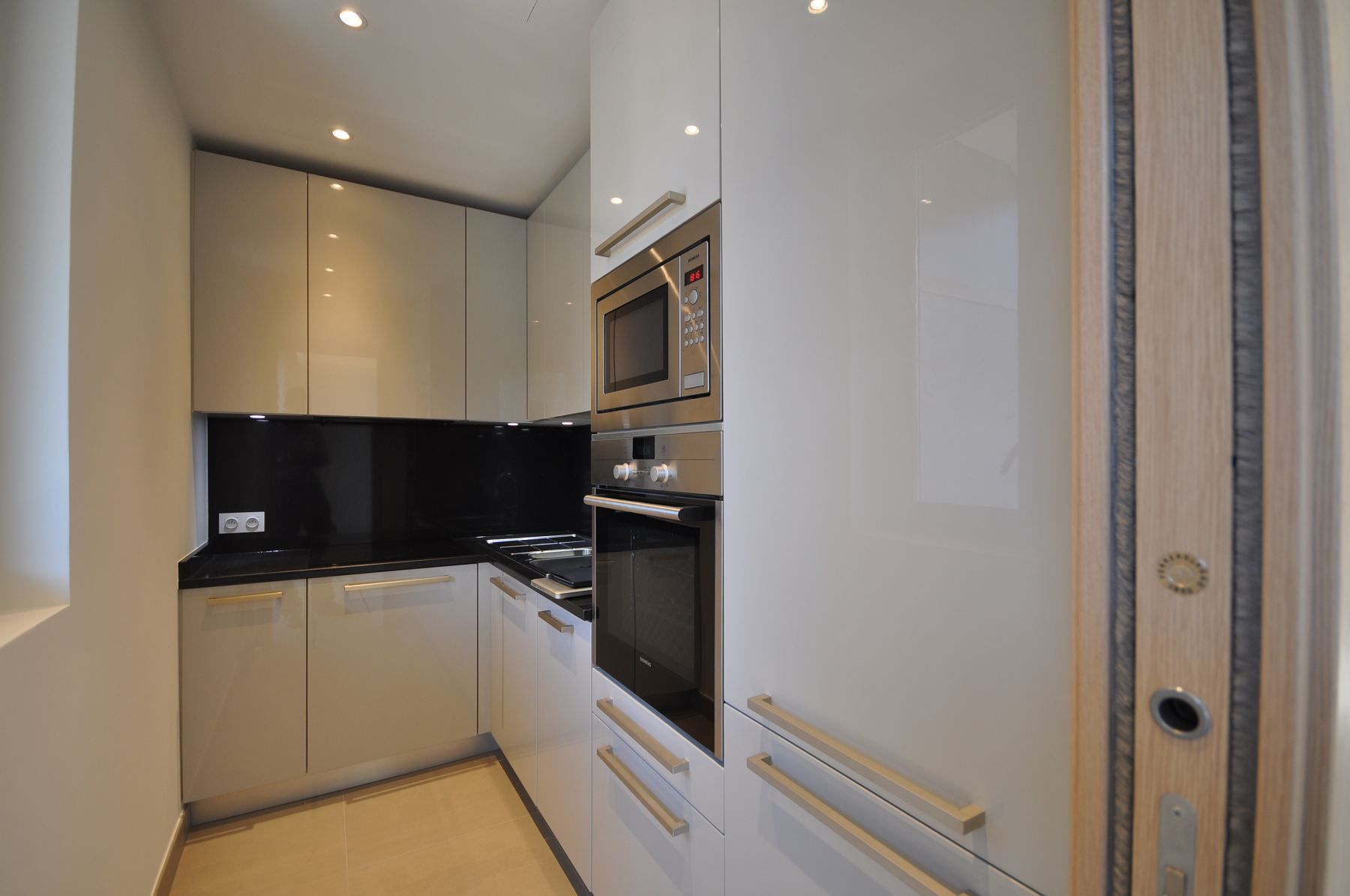 apartment 2 Rooms for rent on MONACO (98000)