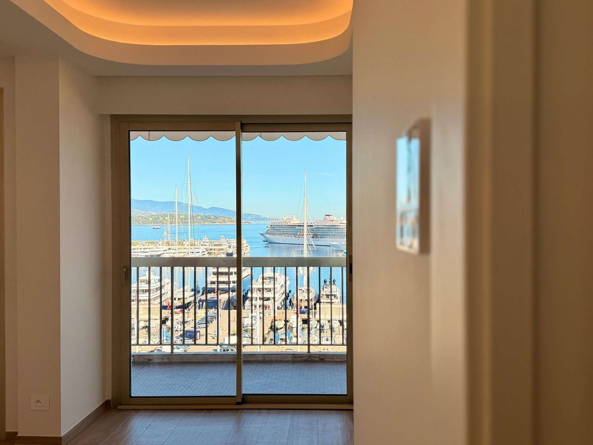 apartment 2 Rooms for rent on MONACO (98000)