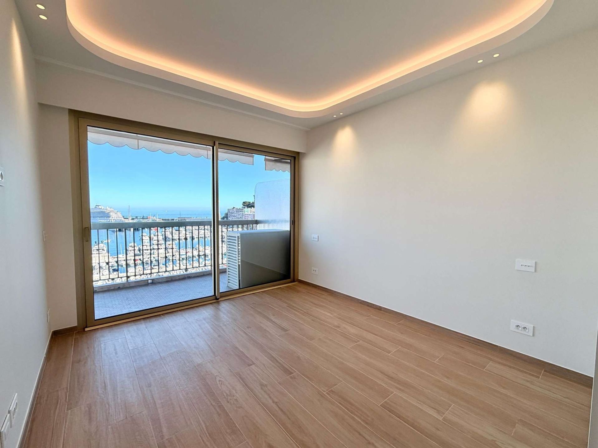 apartment 2 Rooms for rent on MONACO (98000)