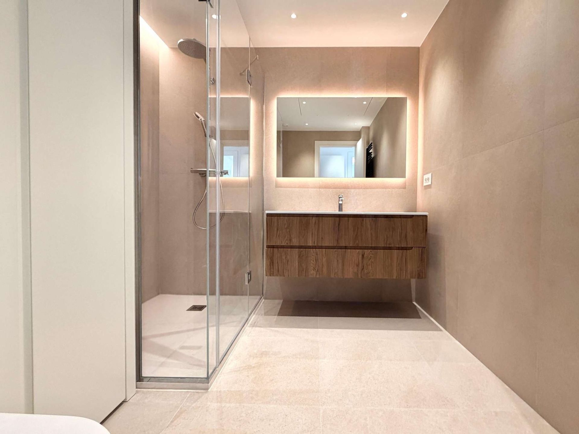 apartment 2 Rooms for rent on MONACO (98000)
