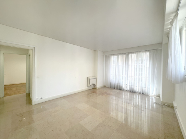 Interior2