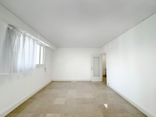 Interior3